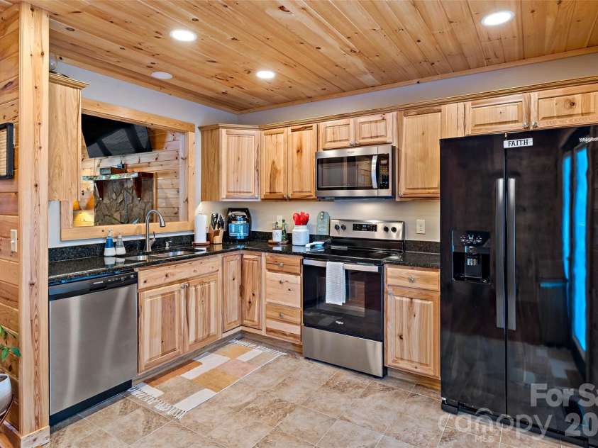 3122 Bear Paw Avenue, Valdese, NC 28690.  MLS# CAR4373638, YatesRealty ID 18666. 