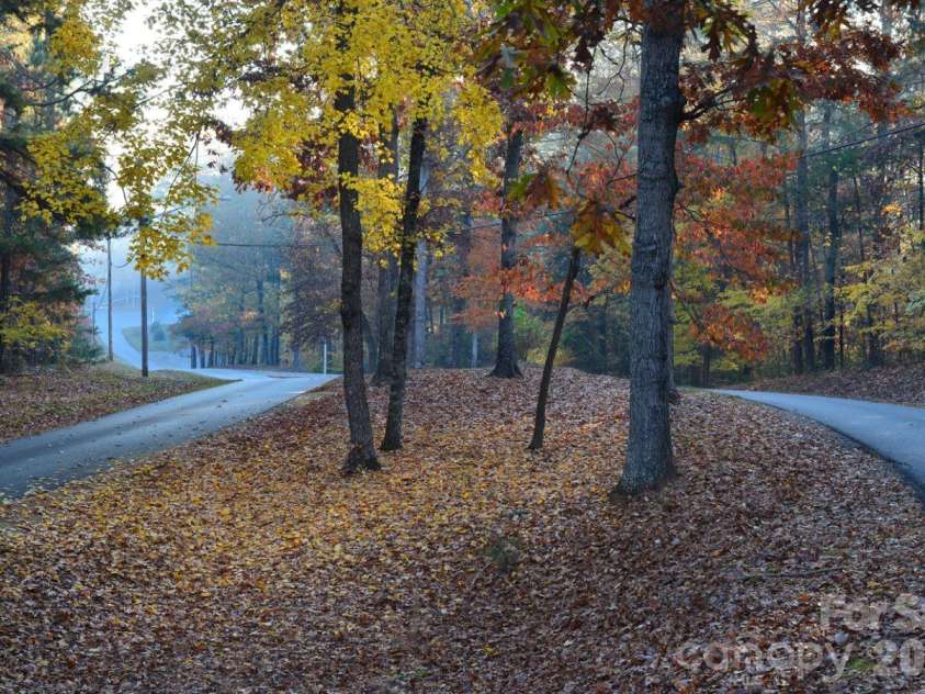 589 Newport Drive, Mount Gilead, NC 27306.  MLS# CAR4306770, YatesRealty ID 18667. Woodrun in Fall