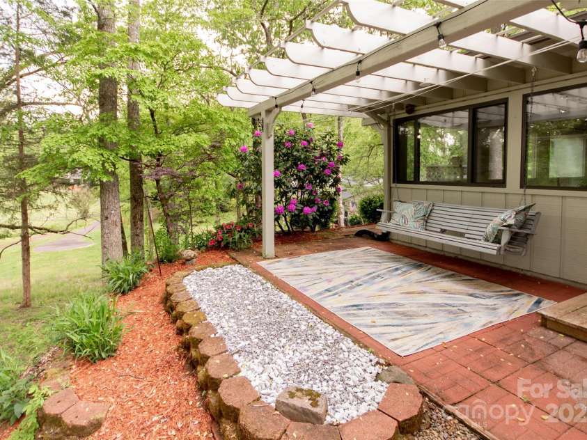 775B Oak Creek Road, Franklin, NC 28734.  MLS# CAR4252591, YatesRealty ID 18667. 