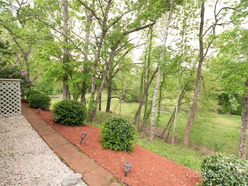 775B Oak Creek Road, Franklin, NC 28734.  MLS# CAR4252591, YatesRealty ID 18667. 