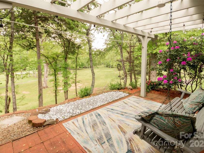775B Oak Creek Road, Franklin, NC 28734.  MLS# CAR4252591, YatesRealty ID 18667. 