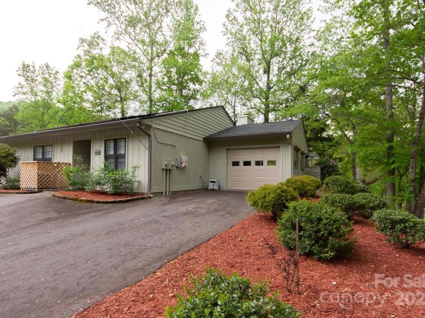 775B Oak Creek Road, Franklin, NC 28734.  MLS# CAR4252591, YatesRealty ID 18667. 