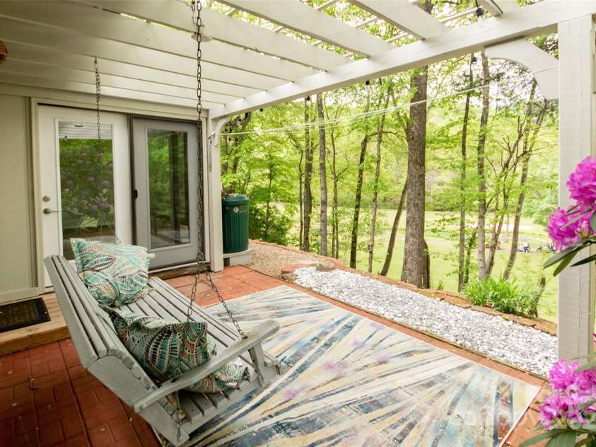 775B Oak Creek Road, Franklin, NC 28734.  MLS# CAR4252591, YatesRealty ID 18667. 