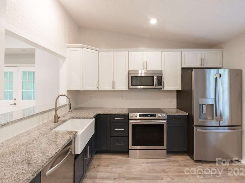 775B Oak Creek Road, Franklin, NC 28734.  MLS# CAR4252591, YatesRealty ID 18667. 