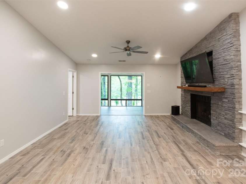 775B Oak Creek Road, Franklin, NC 28734.  MLS# CAR4252591, YatesRealty ID 18667. 