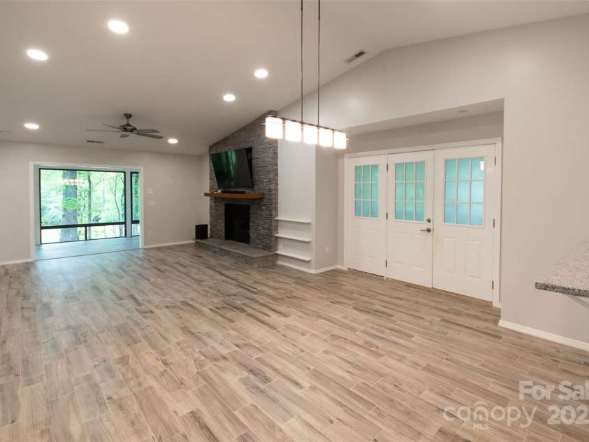 775B Oak Creek Road, Franklin, NC 28734.  MLS# CAR4252591, YatesRealty ID 18667. 