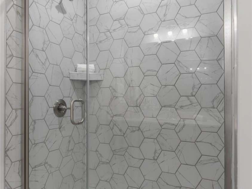 131 Berkeley Avenue, Mooresville, NC 28117.  MLS# CAR4249397, YatesRealty ID 18668. Large primary bath shower.