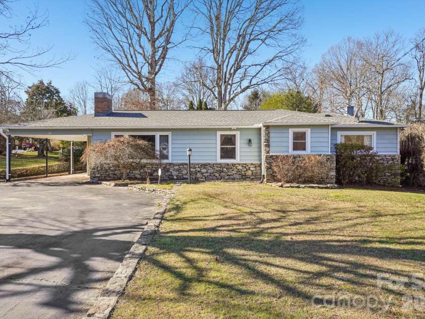 511 Oak Grove Road, East Flat Rock, NC 28731.  MLS# CAR4330256, YatesRealty ID 18668. 