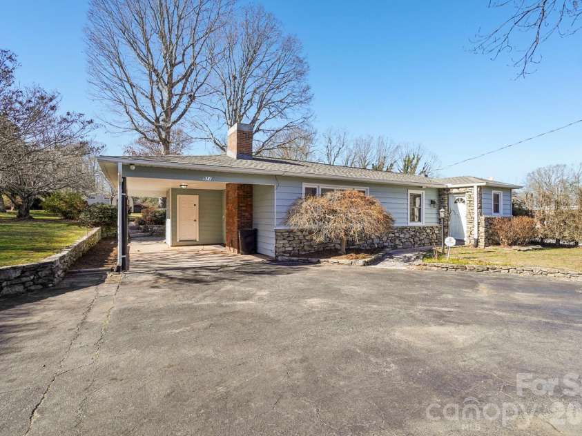 511 Oak Grove Road, East Flat Rock, NC 28731.  MLS# CAR4330256, YatesRealty ID 18668. 