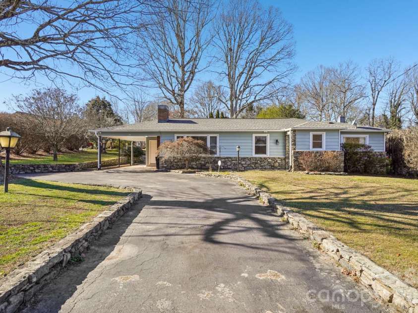 511 Oak Grove Road, East Flat Rock, NC 28731.  MLS# CAR4330256, YatesRealty ID 18668. 