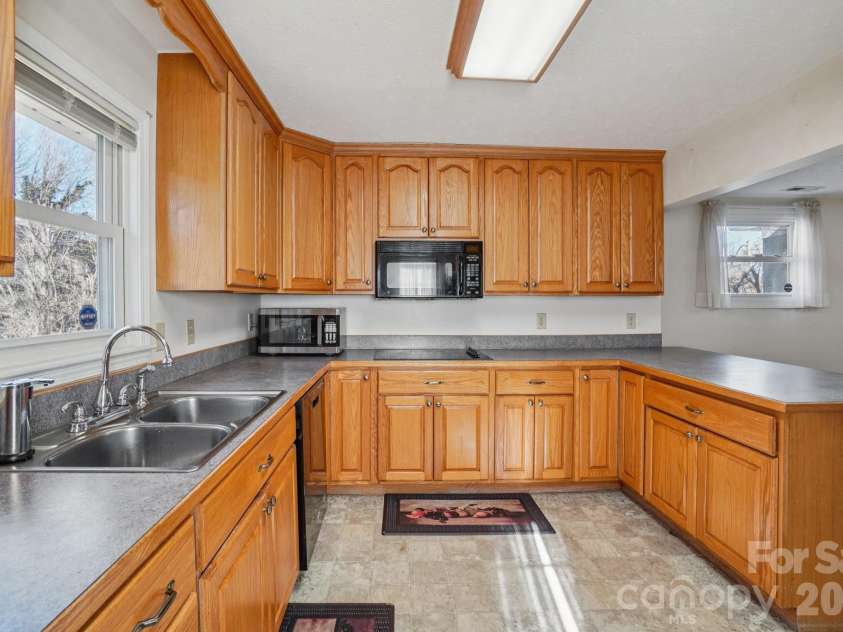 511 Oak Grove Road, East Flat Rock, NC 28731.  MLS# CAR4330256, YatesRealty ID 18668. 
