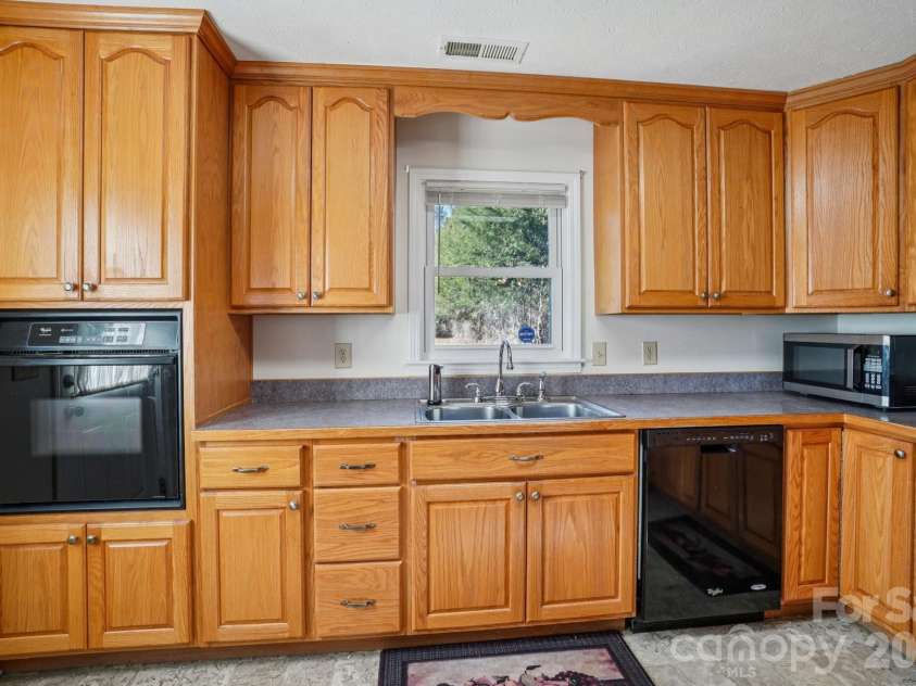 511 Oak Grove Road, East Flat Rock, NC 28731.  MLS# CAR4330256, YatesRealty ID 18668. 