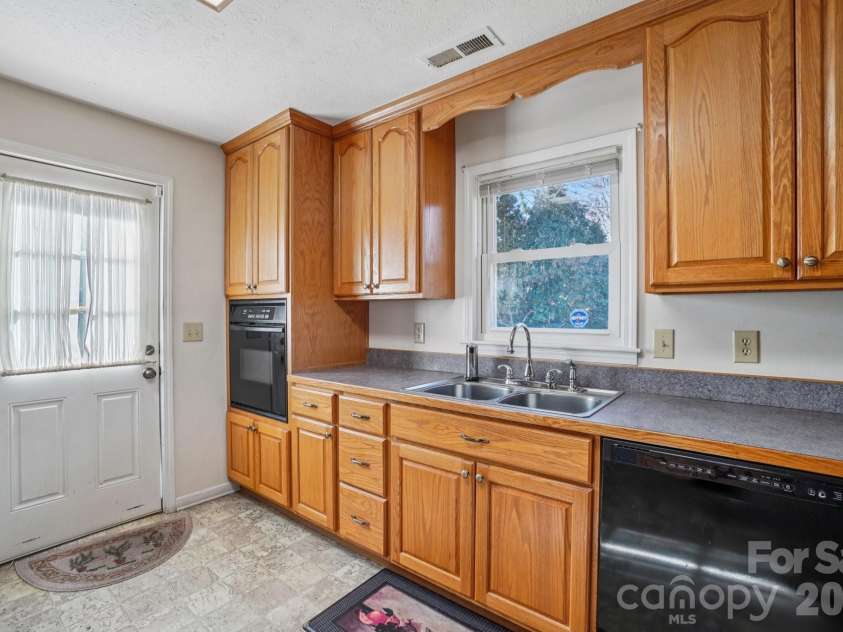 511 Oak Grove Road, East Flat Rock, NC 28731.  MLS# CAR4330256, YatesRealty ID 18668. 