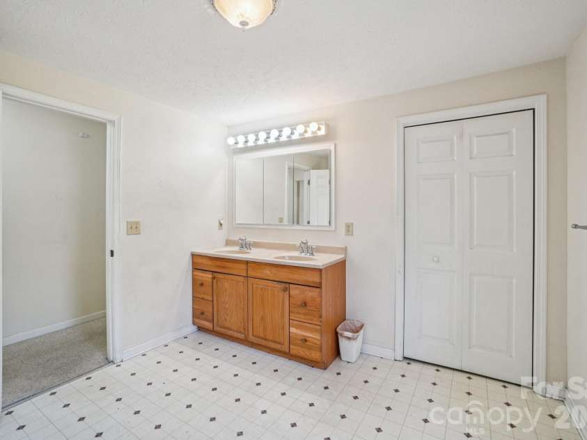 511 Oak Grove Road, East Flat Rock, NC 28731.  MLS# CAR4330256, YatesRealty ID 18668. 