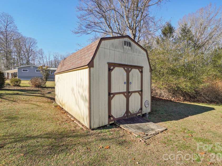 511 Oak Grove Road, East Flat Rock, NC 28731.  MLS# CAR4330256, YatesRealty ID 18668. 