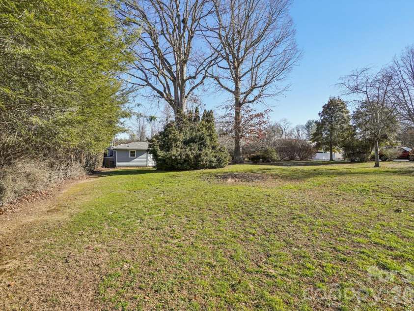 511 Oak Grove Road, East Flat Rock, NC 28731.  MLS# CAR4330256, YatesRealty ID 18668. 