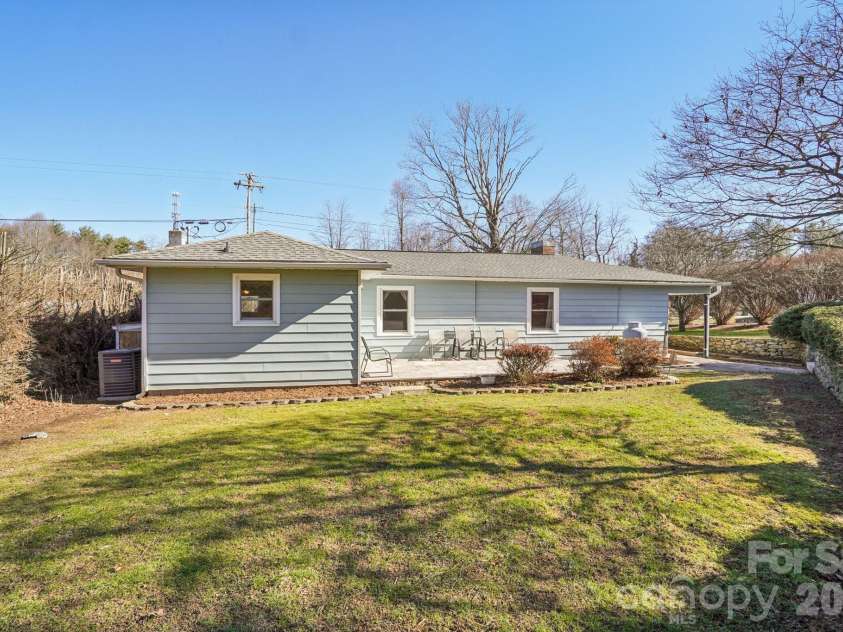 511 Oak Grove Road, East Flat Rock, NC 28731.  MLS# CAR4330256, YatesRealty ID 18668. 