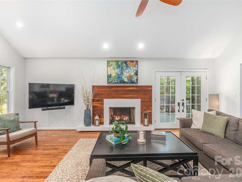 196 Rockhold Drive, Asheville, NC 28804.  MLS# CAR4374613, YatesRealty ID 18669. 
