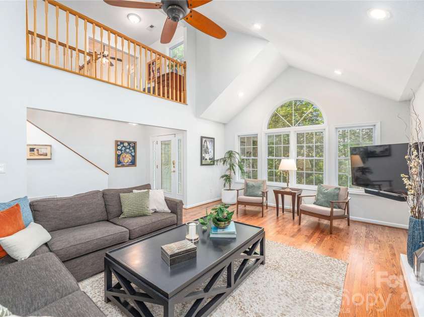 196 Rockhold Drive, Asheville, NC 28804.  MLS# CAR4374613, YatesRealty ID 18669. 
