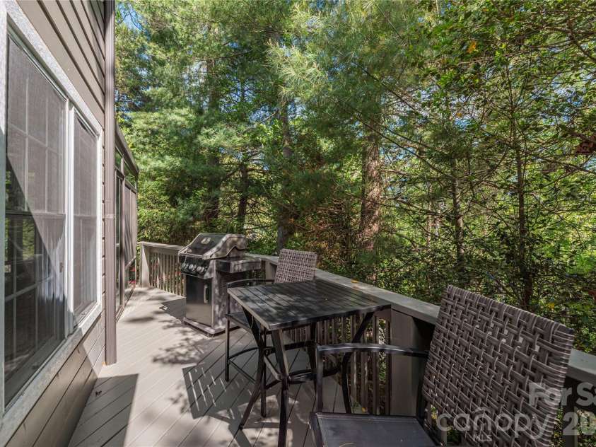 196 Rockhold Drive, Asheville, NC 28804.  MLS# CAR4374613, YatesRealty ID 18669. 