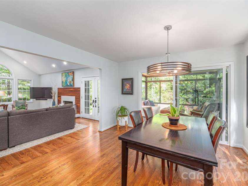 196 Rockhold Drive, Asheville, NC 28804.  MLS# CAR4374613, YatesRealty ID 18669. 