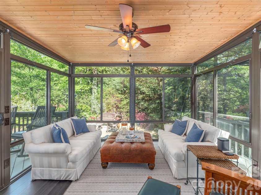 196 Rockhold Drive, Asheville, NC 28804.  MLS# CAR4374613, YatesRealty ID 18669. 