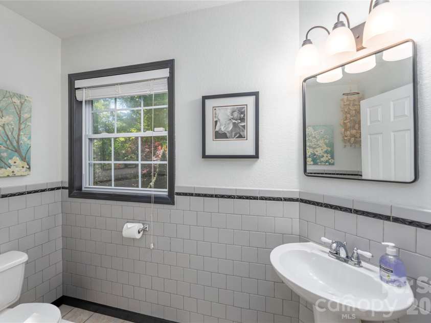 196 Rockhold Drive, Asheville, NC 28804.  MLS# CAR4374613, YatesRealty ID 18669. 