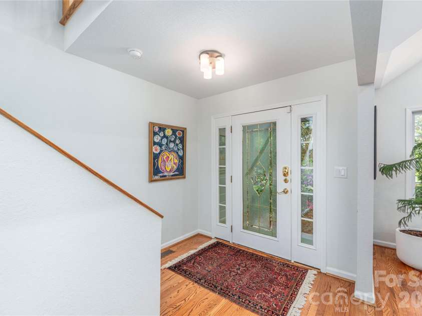 196 Rockhold Drive, Asheville, NC 28804.  MLS# CAR4374613, YatesRealty ID 18669. 