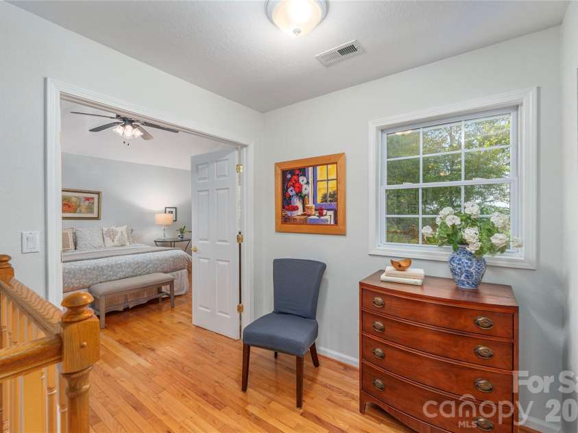 196 Rockhold Drive, Asheville, NC 28804.  MLS# CAR4374613, YatesRealty ID 18669. 