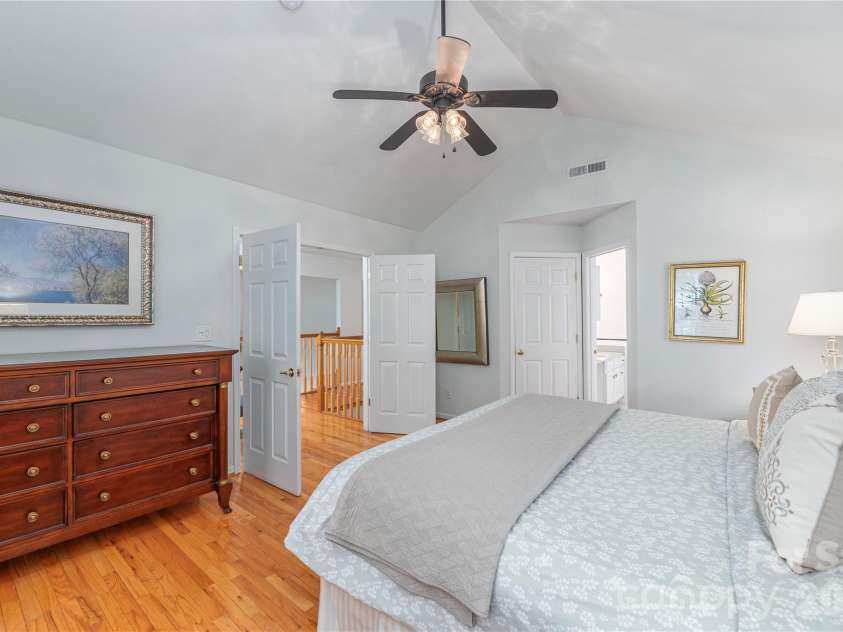 196 Rockhold Drive, Asheville, NC 28804.  MLS# CAR4374613, YatesRealty ID 18669. 
