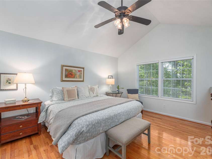 196 Rockhold Drive, Asheville, NC 28804.  MLS# CAR4374613, YatesRealty ID 18669. 