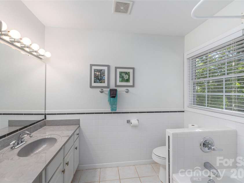 196 Rockhold Drive, Asheville, NC 28804.  MLS# CAR4374613, YatesRealty ID 18669. 