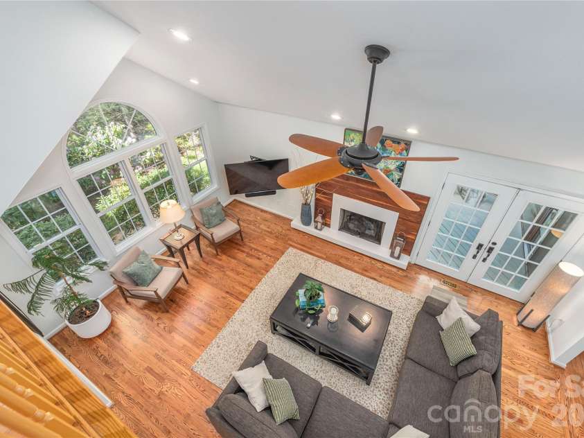 196 Rockhold Drive, Asheville, NC 28804.  MLS# CAR4374613, YatesRealty ID 18669. 