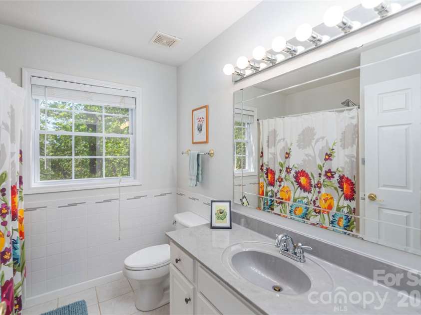 196 Rockhold Drive, Asheville, NC 28804.  MLS# CAR4374613, YatesRealty ID 18669. 