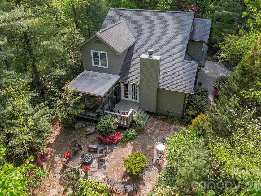 196 Rockhold Drive, Asheville, NC 28804.  MLS# CAR4374613, YatesRealty ID 18669. 