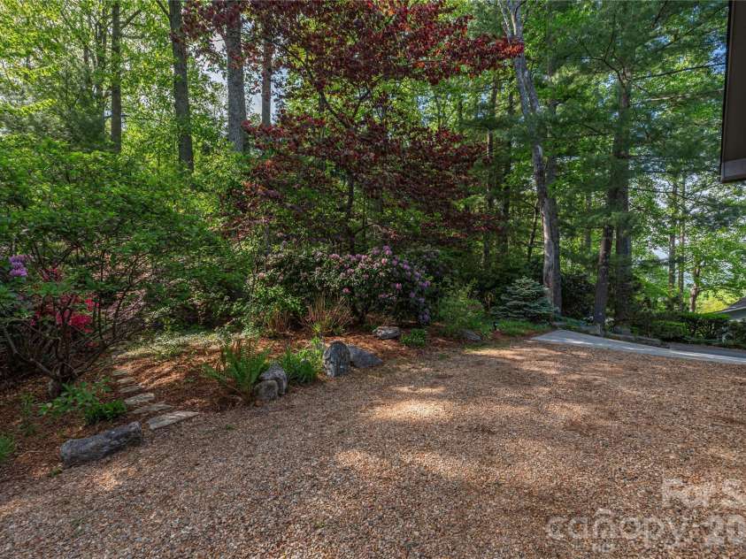 196 Rockhold Drive, Asheville, NC 28804.  MLS# CAR4374613, YatesRealty ID 18669. 