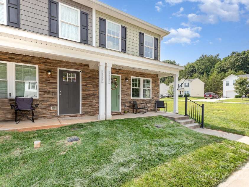 3965 Hemingway Drive, Hickory, NC 28601.  MLS# CAR4266382, YatesRealty ID 18669. 