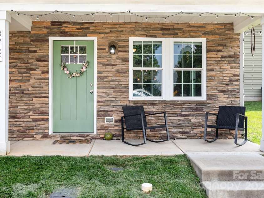 3965 Hemingway Drive, Hickory, NC 28601.  MLS# CAR4266382, YatesRealty ID 18669. 