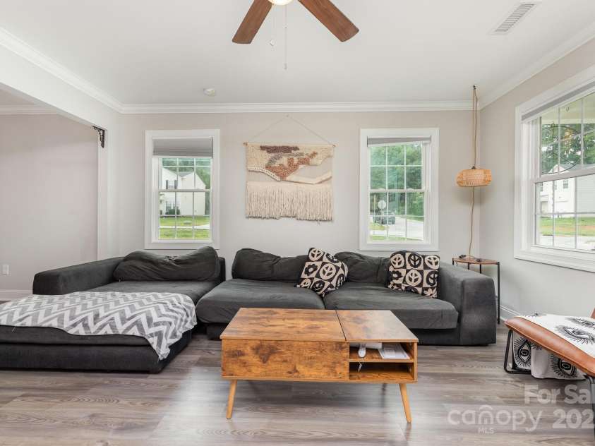 3965 Hemingway Drive, Hickory, NC 28601.  MLS# CAR4266382, YatesRealty ID 18669. 