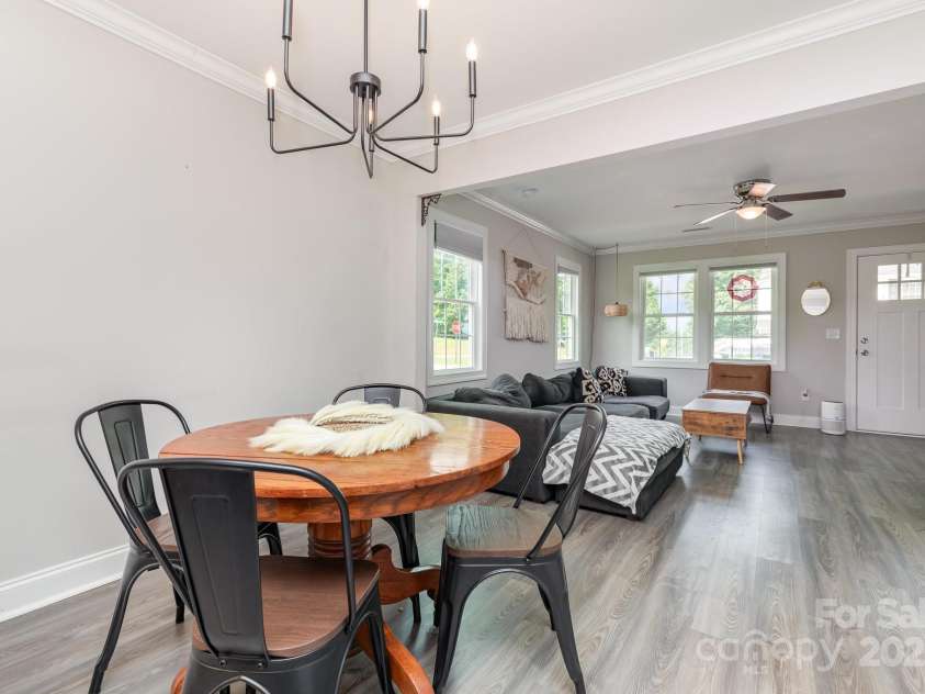 3965 Hemingway Drive, Hickory, NC 28601.  MLS# CAR4266382, YatesRealty ID 18669. 