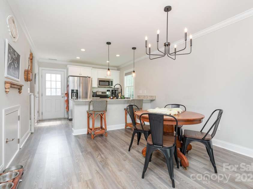 3965 Hemingway Drive, Hickory, NC 28601.  MLS# CAR4266382, YatesRealty ID 18669. 