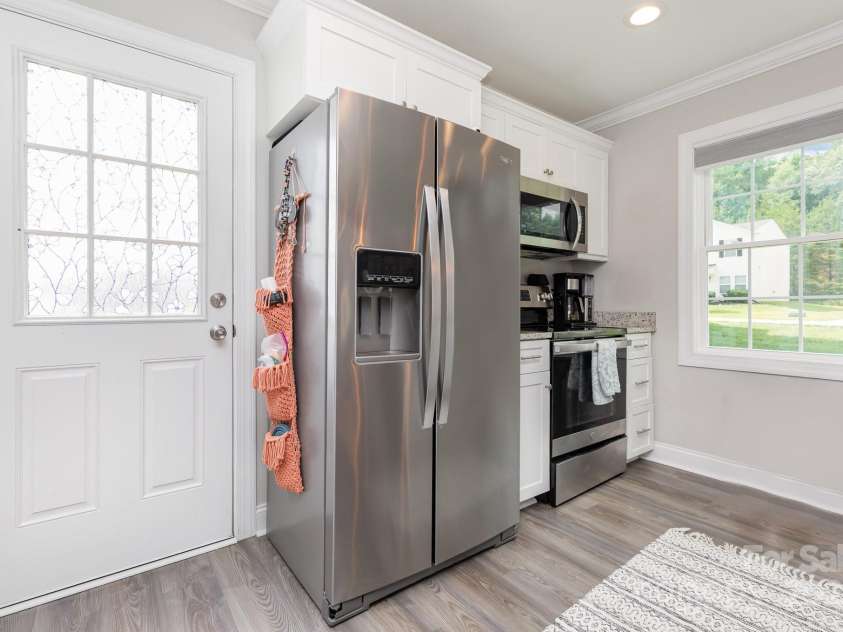 3965 Hemingway Drive, Hickory, NC 28601.  MLS# CAR4266382, YatesRealty ID 18669. 