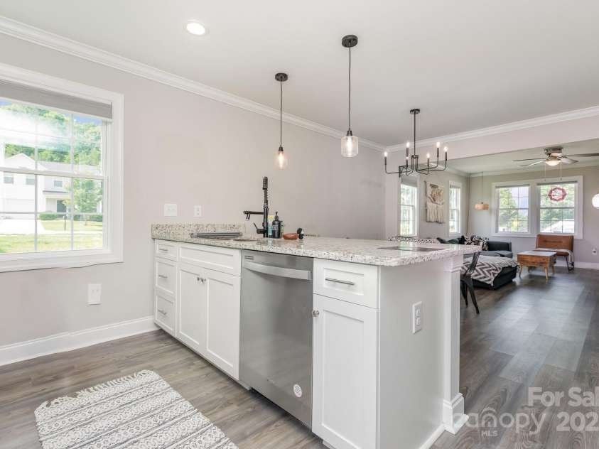 3965 Hemingway Drive, Hickory, NC 28601.  MLS# CAR4266382, YatesRealty ID 18669. 