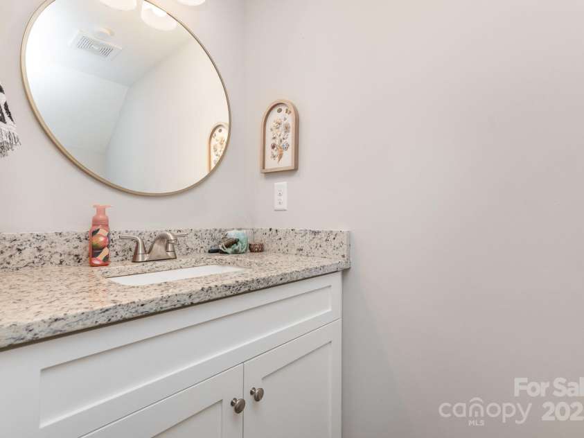 3965 Hemingway Drive, Hickory, NC 28601.  MLS# CAR4266382, YatesRealty ID 18669. 