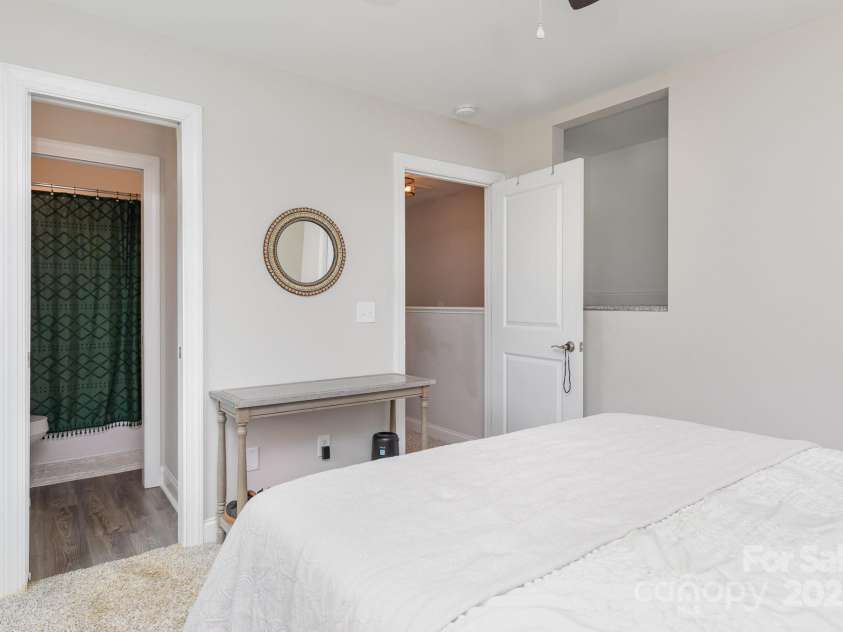 3965 Hemingway Drive, Hickory, NC 28601.  MLS# CAR4266382, YatesRealty ID 18669. 