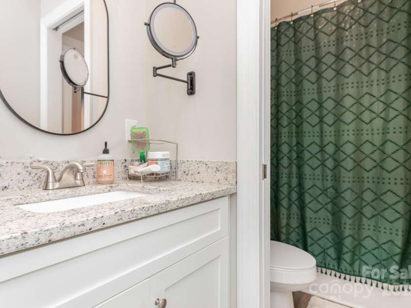 3965 Hemingway Drive, Hickory, NC 28601.  MLS# CAR4266382, YatesRealty ID 18669. 