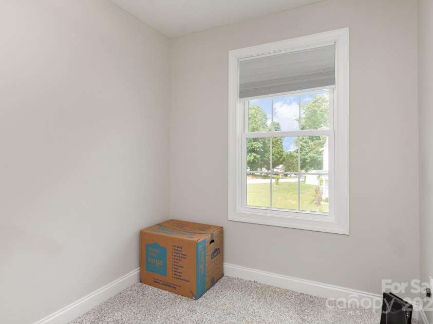 3965 Hemingway Drive, Hickory, NC 28601.  MLS# CAR4266382, YatesRealty ID 18669. 