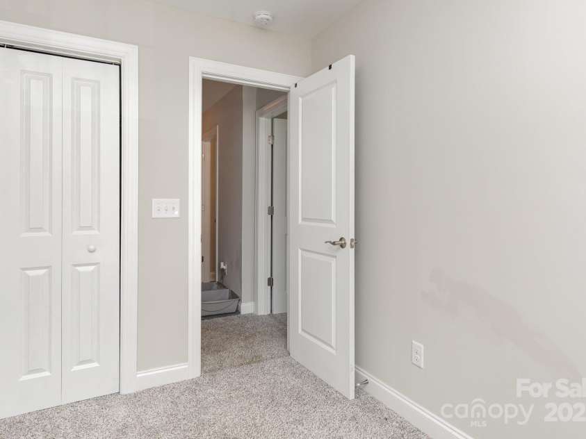 3965 Hemingway Drive, Hickory, NC 28601.  MLS# CAR4266382, YatesRealty ID 18669. 