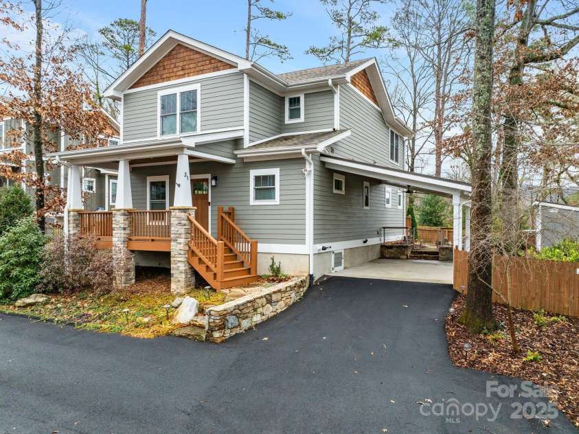 31 Elkmont Drive, Asheville, NC 28804.  MLS# CAR4322772, YatesRealty ID 1867. 