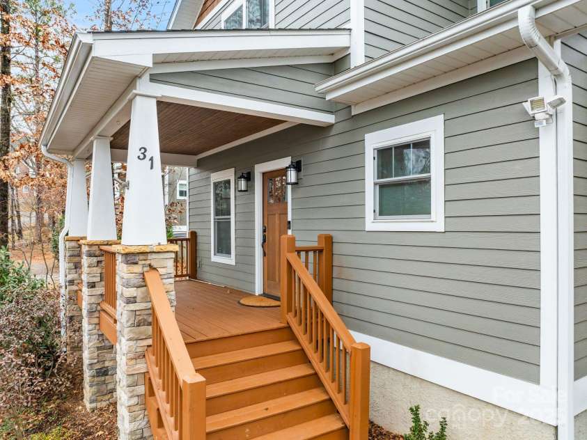 31 Elkmont Drive, Asheville, NC 28804.  MLS# CAR4322772, YatesRealty ID 1867. 